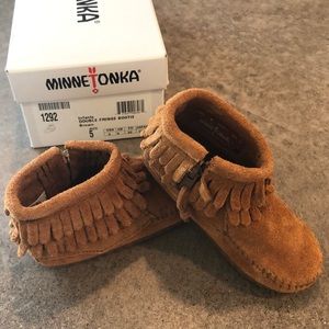 Infants Minnetonka double fringe booties